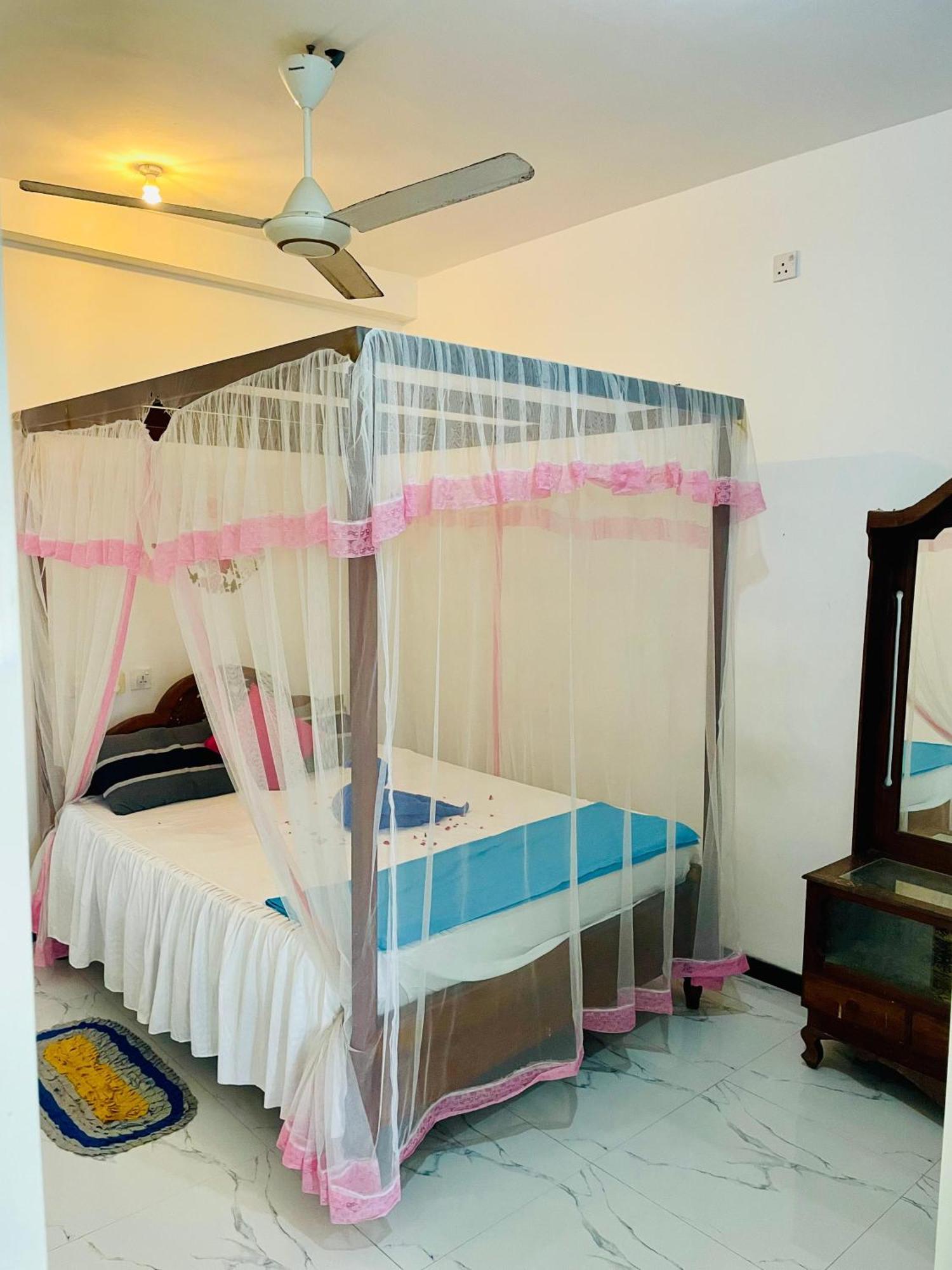 Moon Light Guest Bed & Breakfast Mirissa Exterior photo